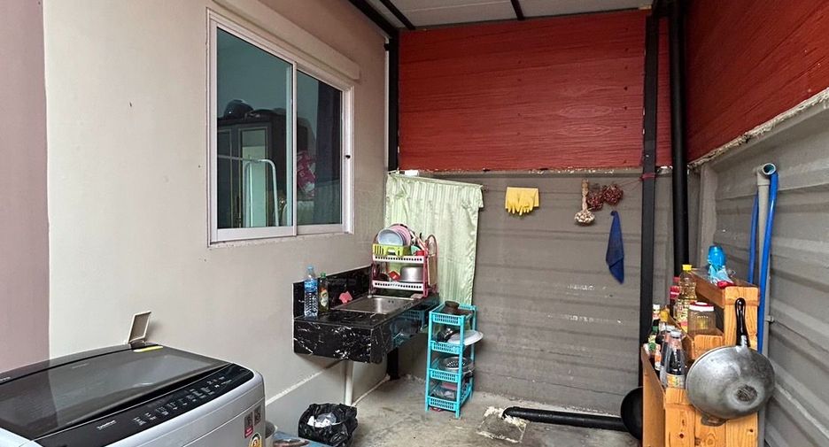 Casa adosada en venta de 2 habitaciones en Phan Thong, Chonburi