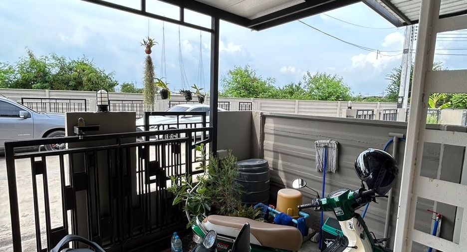 Casa adosada en venta de 2 habitaciones en Phan Thong, Chonburi