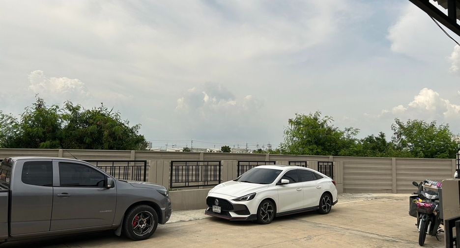 Casa adosada en venta de 2 habitaciones en Phan Thong, Chonburi