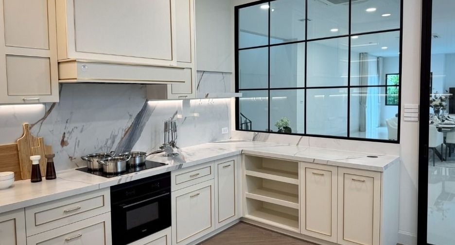Haus zur Miete und zum Kauf mit 4 Zimmer in Saphan Sung, Bangkok