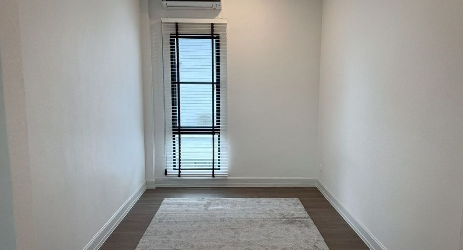 Haus zur Miete und zum Kauf mit 4 Zimmer in Saphan Sung, Bangkok