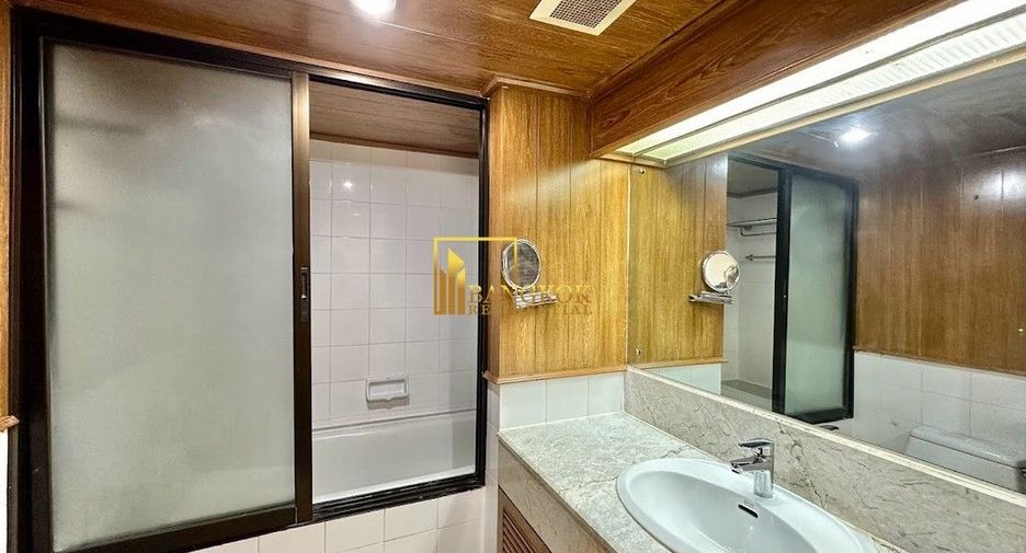 Condo en alquiler de 2 habitaciones en Khlong Toei, Bangkok