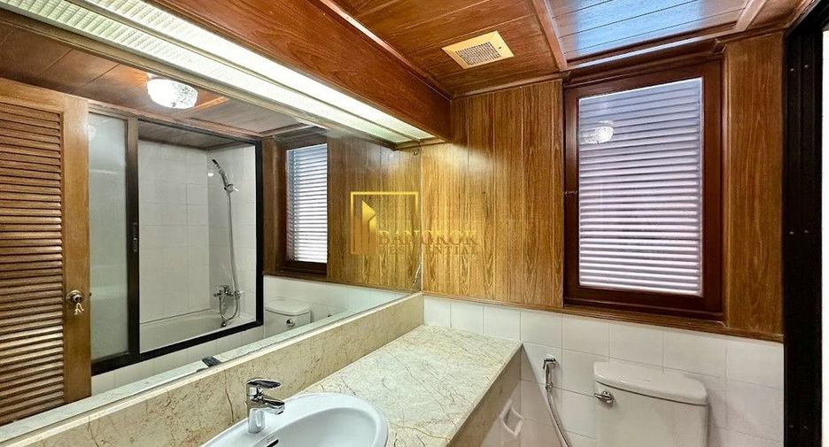 Condo en alquiler de 2 habitaciones en Khlong Toei, Bangkok