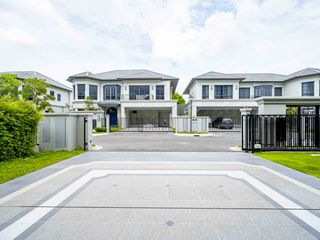 For sale 4 Beds house in Bang Kapi, Bangkok