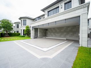For sale 4 Beds house in Bang Kapi, Bangkok