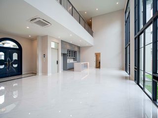 For sale 4 Beds house in Bang Kapi, Bangkok