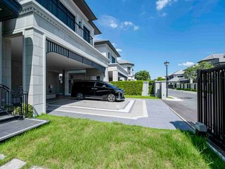 For sale 4 Beds house in Bang Kapi, Bangkok