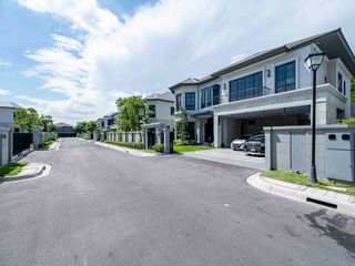 For sale 4 Beds house in Bang Kapi, Bangkok