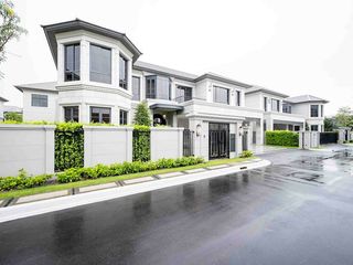 For sale 4 Beds house in Bang Kapi, Bangkok