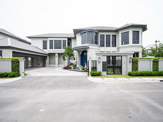 For sale 5 Beds house in Bang Kapi, Bangkok