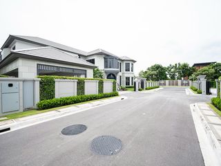 For sale 5 Beds house in Bang Kapi, Bangkok