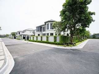 For sale 5 Beds house in Bang Kapi, Bangkok