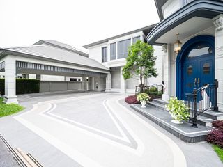 For sale 5 Beds house in Bang Kapi, Bangkok