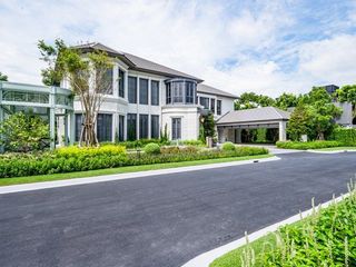 For sale 5 Beds house in Bang Kapi, Bangkok