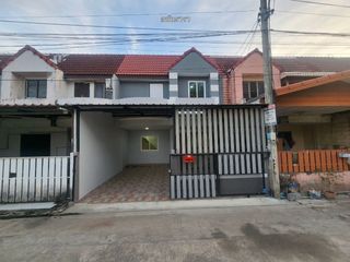 For sale 3 Beds townhouse in Lam Luk Ka, Pathum Thani