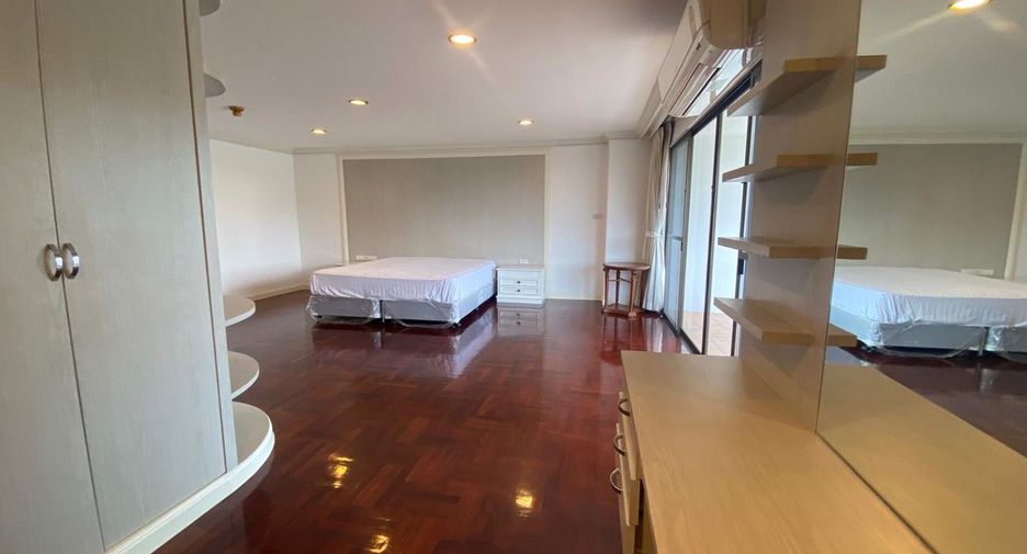 For rent 3 bedrooms serviced apartment in Khlong Toei, Bangkok