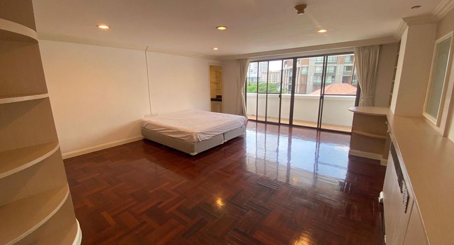 For rent 3 bedrooms serviced apartment in Khlong Toei, Bangkok