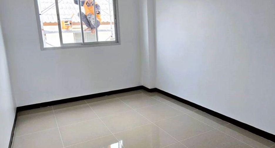 For sale 4 bedrooms retail Space in Bang Len, Nakhon Pathom