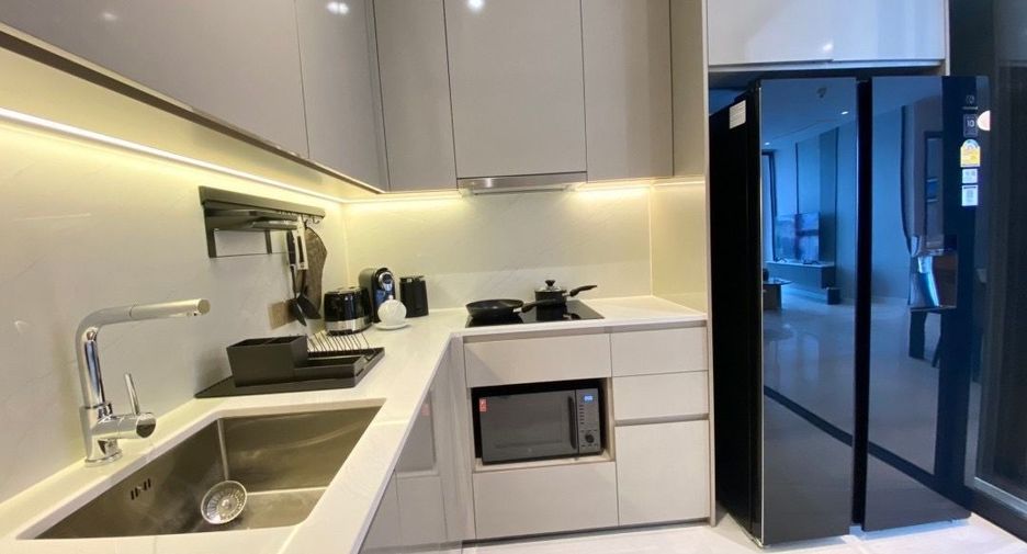 Condo en alquiler de 3 habitaciones en Sathon, Bangkok