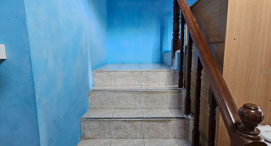 For sale 2 bed townhouse in Mueang Samut Sakhon, Samut Sakhon