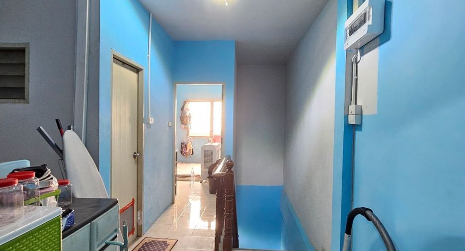 For sale 2 bed townhouse in Mueang Samut Sakhon, Samut Sakhon