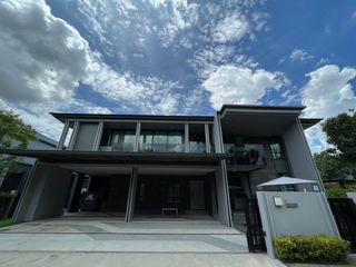 For sale 5 Beds house in Bang Kapi, Bangkok