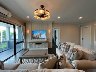 For sale 5 Beds house in Bang Kapi, Bangkok
