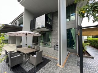 For sale 5 Beds house in Bang Kapi, Bangkok