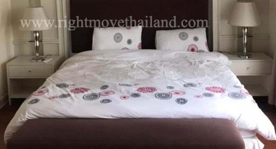 For rent 4 bedrooms townhouse in Watthana, Bangkok