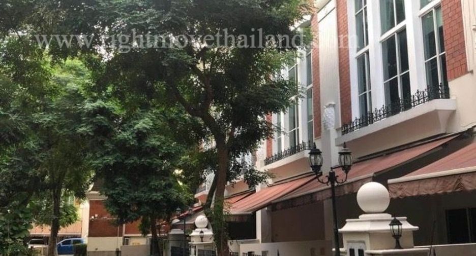 For rent 4 bedrooms townhouse in Watthana, Bangkok