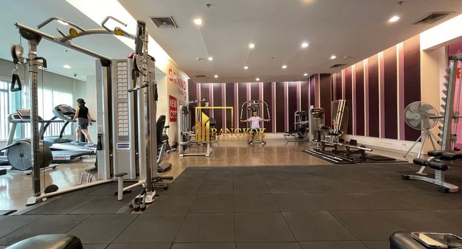 For rent and for sale 5 bed condo in Huai Khwang, Bangkok