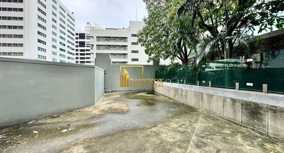 For rent and for sale 5 bed condo in Huai Khwang, Bangkok