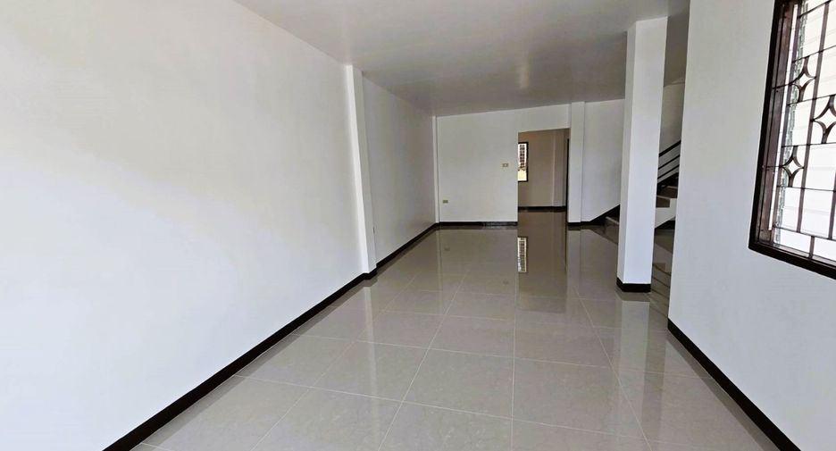 For sale 3 ベッドルーム townhouse in Bang Len, Nakhon Pathom
