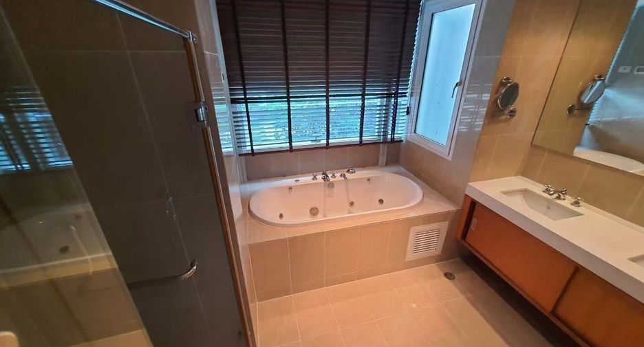 Condo en alquiler de 3 habitaciones en Pathum Wan, Bangkok