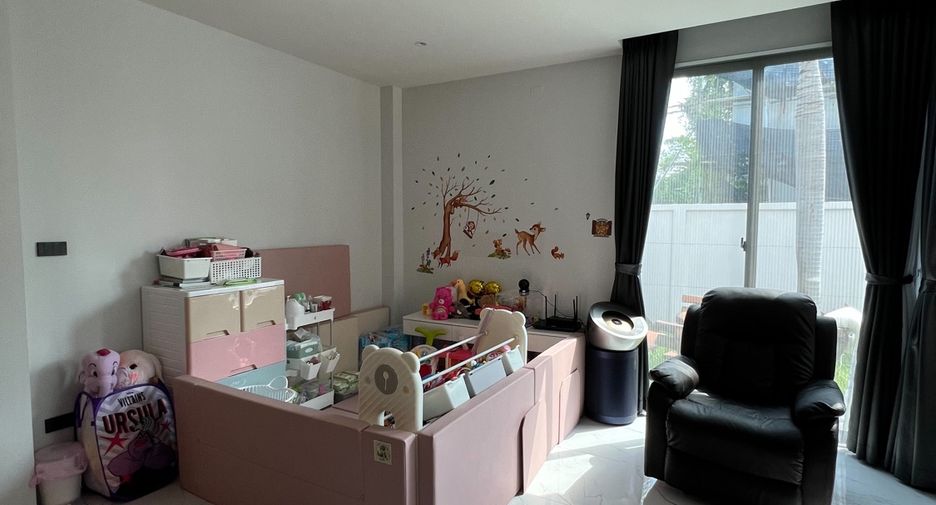 For rent and for sale 4 bedrooms house in San Sai, Chiang Mai