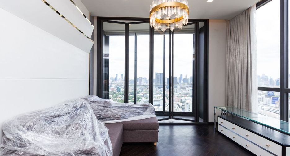 For sale 2 bed condo in Phaya Thai, Bangkok