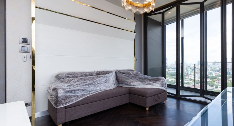 For sale 2 bed condo in Phaya Thai, Bangkok