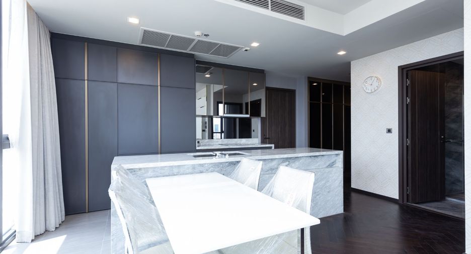 For sale 2 bed condo in Phaya Thai, Bangkok