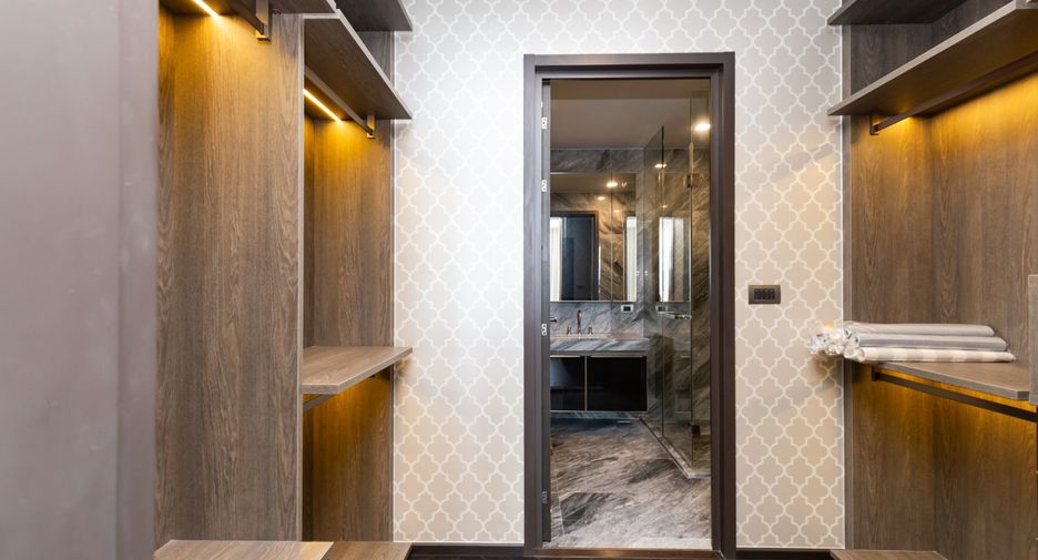 For sale 2 bed condo in Phaya Thai, Bangkok