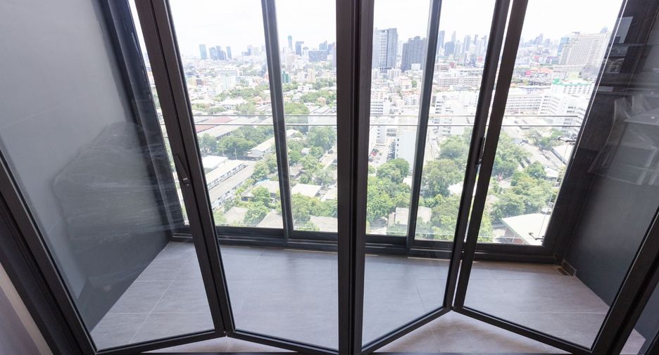 For sale 2 bed condo in Phaya Thai, Bangkok