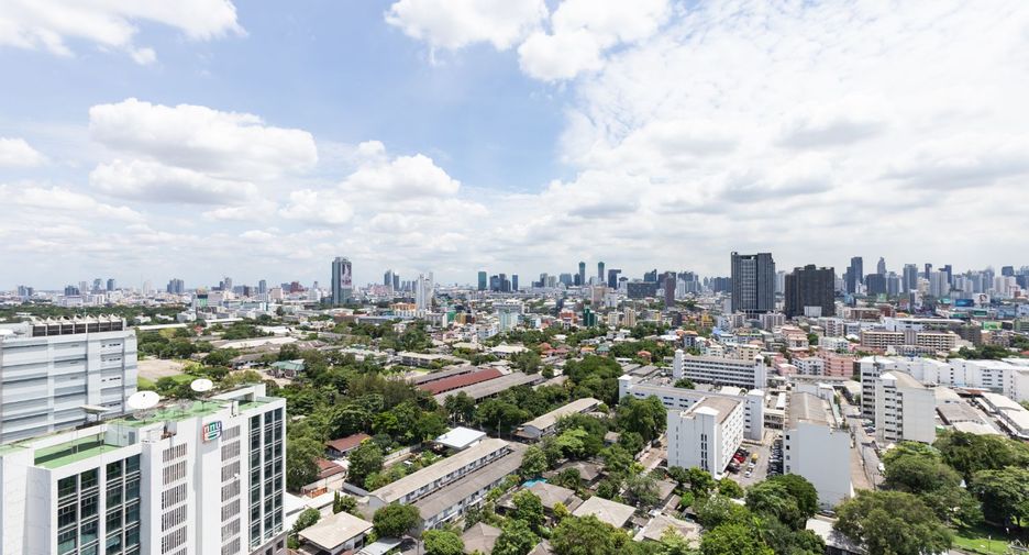 For sale 2 bed condo in Phaya Thai, Bangkok