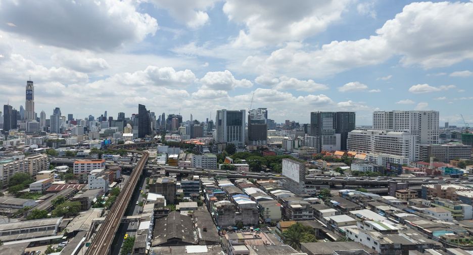 For sale 2 bed condo in Phaya Thai, Bangkok