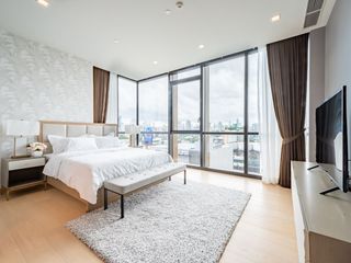 For sale 2 bed condo in Watthana, Bangkok