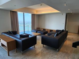 For sale 4 bed condo in Yan Nawa, Bangkok
