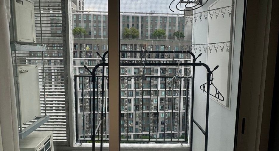 For sale 2 bed condo in Huai Khwang, Bangkok