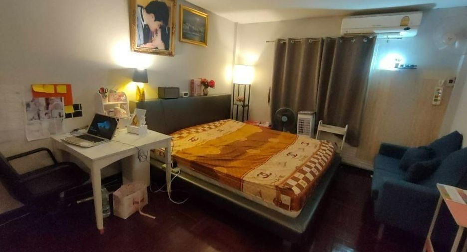 For sale 12 bedrooms house in Dusit, Bangkok
