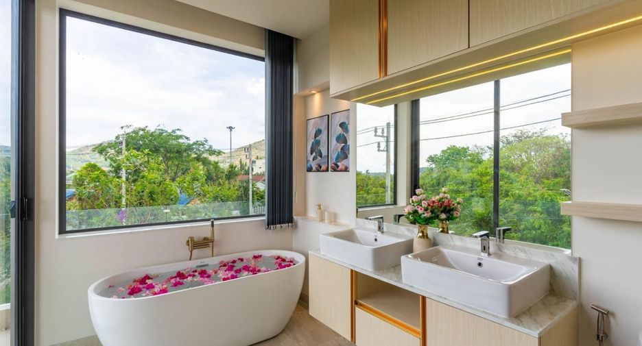 For rent and for sale 4 bedrooms villa in Mueang Phuket, Phuket