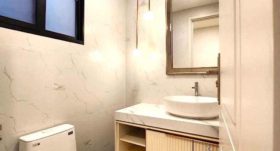 Haus zur Miete mit 4 Zimmer in Saphan Sung, Bangkok