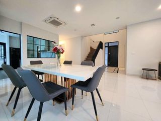 For rent 4 bedrooms house in Saphan Sung, Bangkok