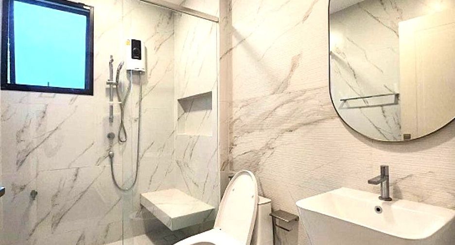 Haus zur Miete mit 4 Zimmer in Saphan Sung, Bangkok